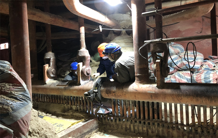 Travaux de réparation dans une centrale électrique, conduite à paroi épaisse - Anhui