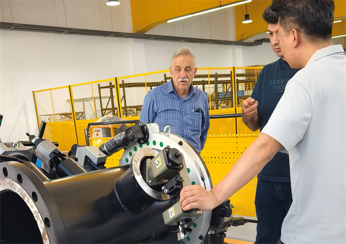 Nous avons &eacute;t&eacute; tr&egrave;s heureux de rencontrer BOKHAR d'Iran