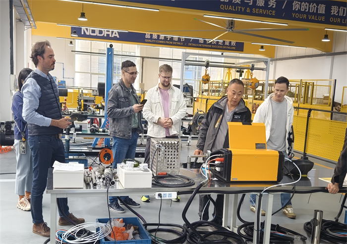 Des clients du Mexique et de Russie visitent en m&ecirc;me temps